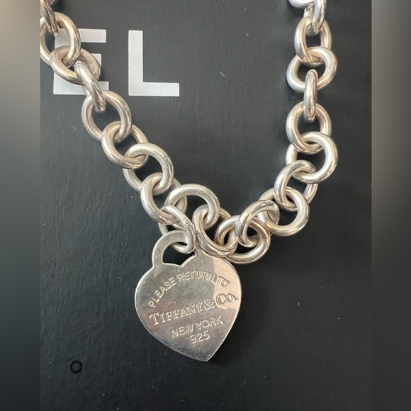 Tiffany & Co heart tag chain link necklace in silver - Picture 2 of 5